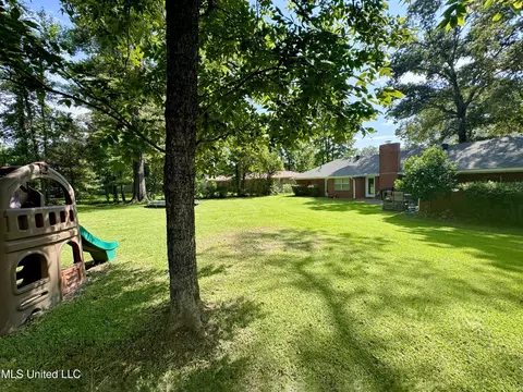 Exterior - 37 Woodgate Dr, Brandon, MS 39042 photo 4 of 10
