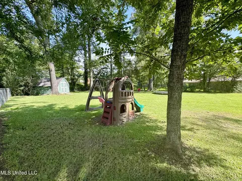Exterior - 37 Woodgate Dr, Brandon, MS 39042 photo 5 of 10