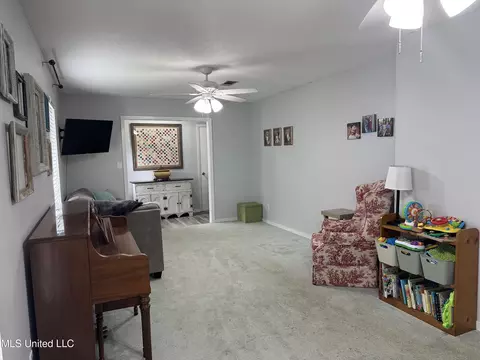 Living - 37 Woodgate Dr, Brandon, MS 39042 photo 3 of 3