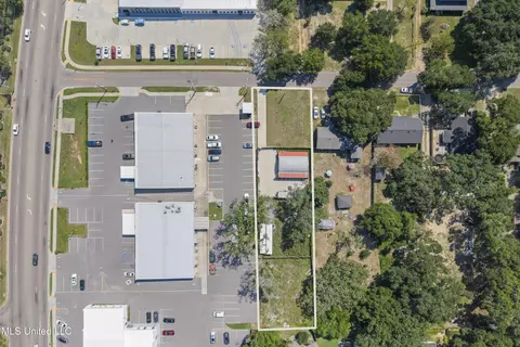 639 Red Oak Dr, Gulfport, MS 39507