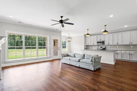 1775 S Clair Cir, Hernando, MS 38632 photo 9