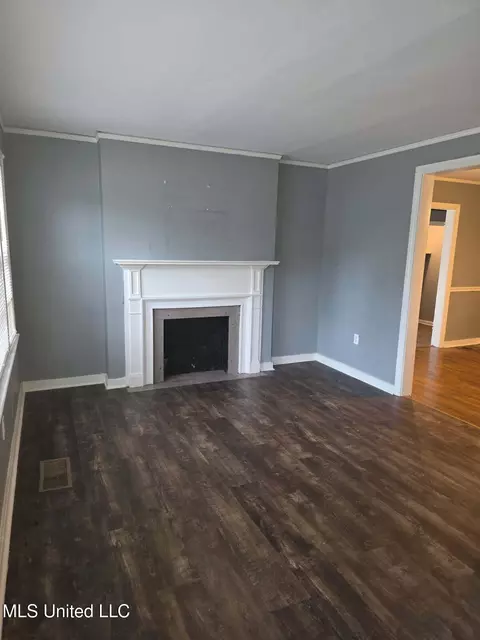 Living - 443 Meadowbrook Rd, Jackson, MS 39206 photo 1 of 1