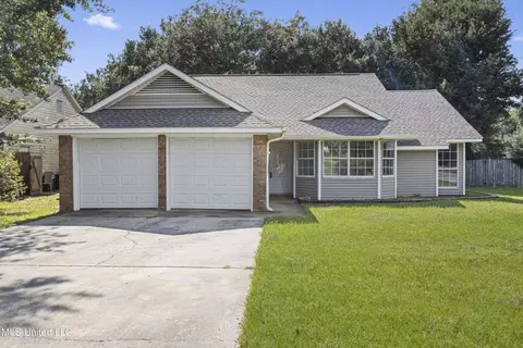 92 Hunter Dr, Ocean Springs, MS 39564