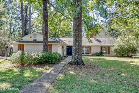 5207 Reddoch Dr, Jackson, MS 39211