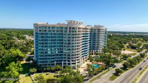 2230 Beach Dr #607, Gulfport, MS 39507
