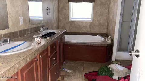 Bath - 650 Mallalieu Dr, Brookhaven, MS 39601 photo 1 of 1