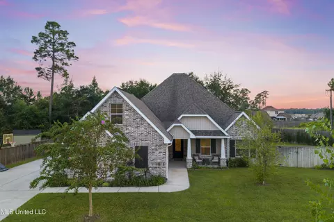 5807 Sylvester St, Ocean Springs, MS 39564