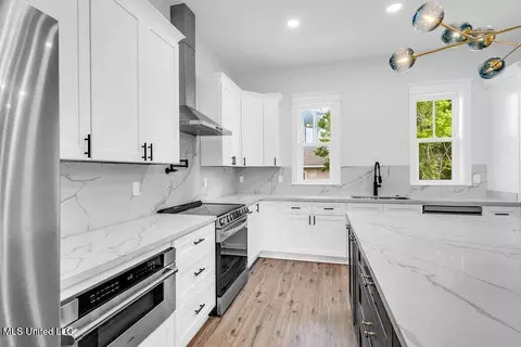 Kitchen - 414 Shell St, Biloxi, MS 39530 photo 4 of 6