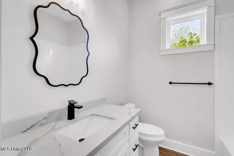 Bath - 414 Shell St, Biloxi, MS 39530 photo 3 of 4