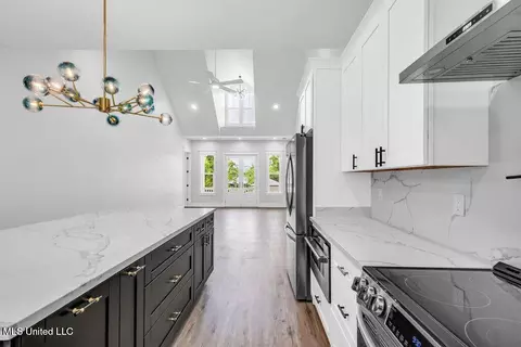 Kitchen - 414 Shell St, Biloxi, MS 39530 photo 5 of 6