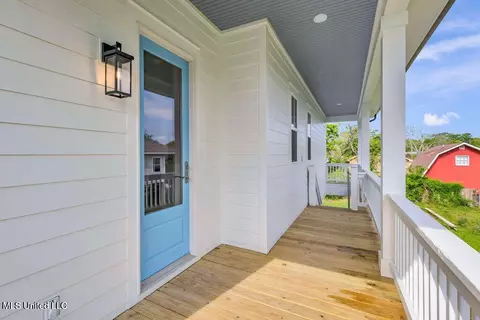 Exterior - 414 Shell St, Biloxi, MS 39530 photo 5 of 6