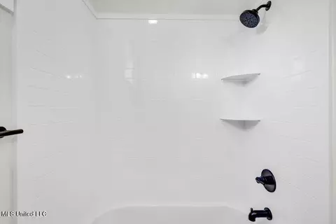 Bath - 414 Shell St, Biloxi, MS 39530 photo 4 of 4