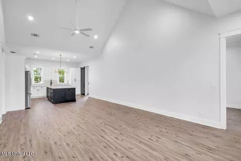 Living - 414 Shell St, Biloxi, MS 39530 photo 1 of 2