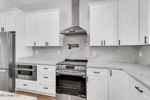Kitchen - 414 Shell St, Biloxi, MS 39530 photo 6 of 6