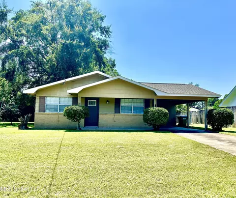 121 Beverly Dr, Ocean Springs, MS 39564