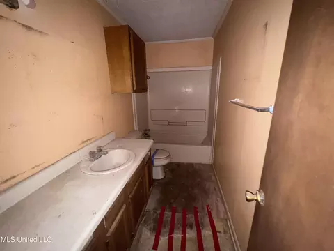 Bath - 3815 Douglas Ave, Jackson, MS 39213 photo 1 of 2