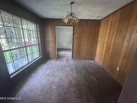Living - 3815 Douglas Ave, Jackson, MS 39213 photo 2 of 2