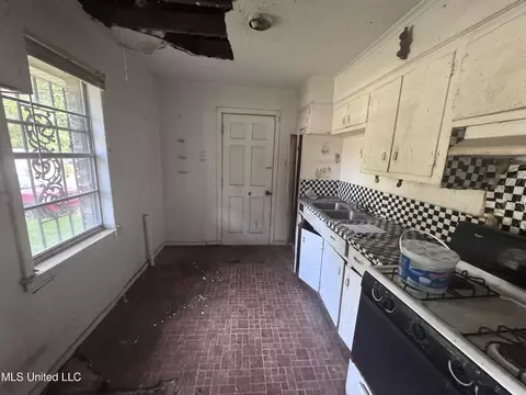 Kitchen - 3815 Douglas Ave, Jackson, MS 39213 photo 1 of 1