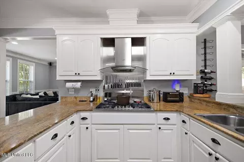 Kitchen - 111 Thornton Pl, Brandon, MS 39042 photo 3 of 4