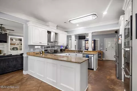 Kitchen - 111 Thornton Pl, Brandon, MS 39042 photo 2 of 4