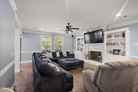 Living - 111 Thornton Pl, Brandon, MS 39042 photo 1 of 2