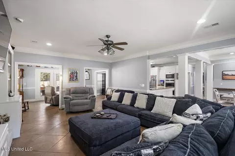 Living - 111 Thornton Pl, Brandon, MS 39042 photo 2 of 2