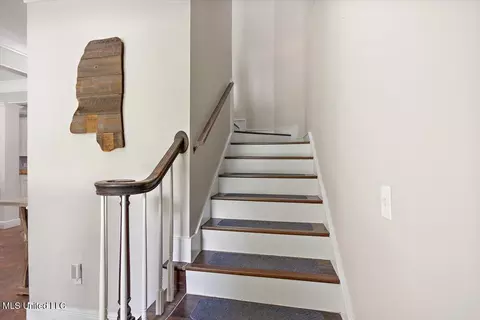 Entry Way - 111 Thornton Pl, Brandon, MS 39042 photo 6 of 8