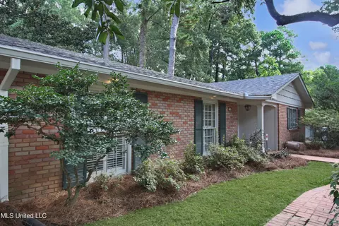 5246 Saratoga Dr, Jackson, MS 39211 photo 4