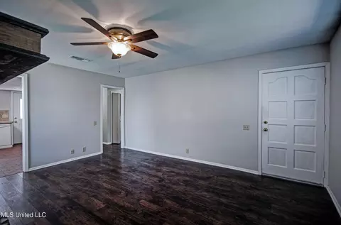 Living - 367 Lakebend Dr, Brandon, MS 39042 photo 4 of 4