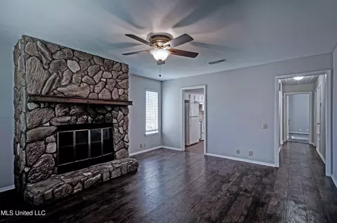 Living - 367 Lakebend Dr, Brandon, MS 39042 photo 3 of 4