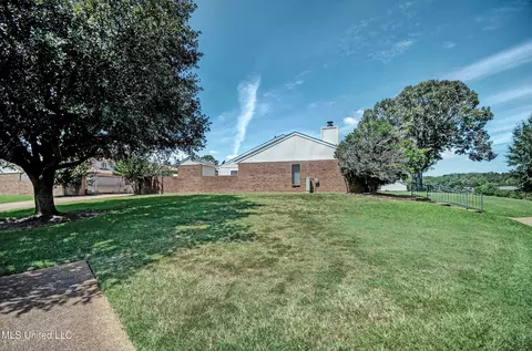 Exterior - 367 Lakebend Dr, Brandon, MS 39042 photo 3 of 8