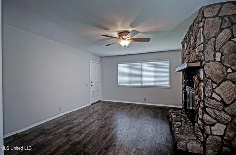 Living - 367 Lakebend Dr, Brandon, MS 39042 photo 1 of 4