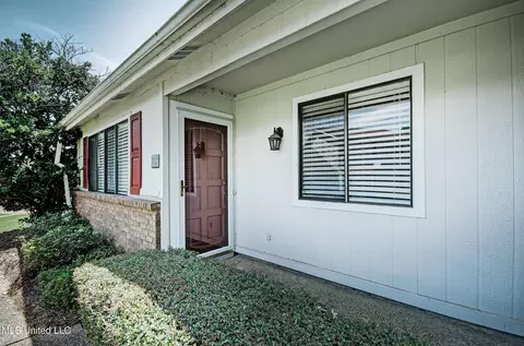 Exterior - 367 Lakebend Dr, Brandon, MS 39042 photo 5 of 8