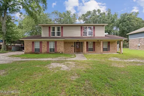 1404 Grandview St, Gautier, MS 39553