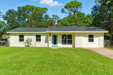 2401 Oxford Dr, Gautier, MS 39553