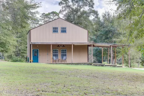 106 Sallie Rd, Wiggins, MS 39577