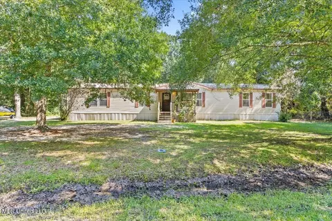 1708 Dailey Rd, Gautier, MS 39553