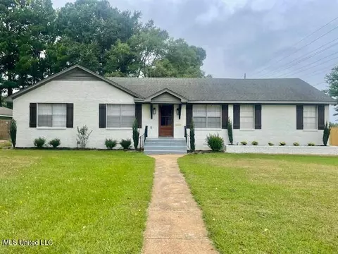 124 Mcclure St, Senatobia, MS 38668