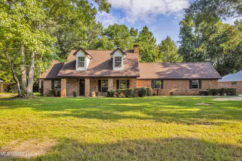 1204 Hickory Hill Dr, Gautier, MS 39553