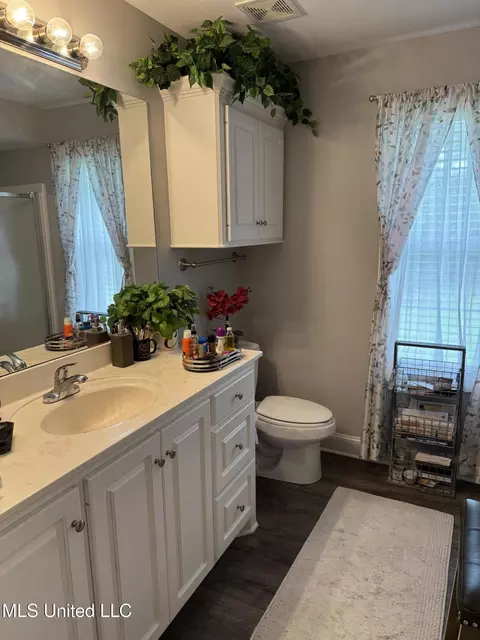 Bath - 1424 NE 1st Ave, Magee, MS 39111 photo 1 of 2