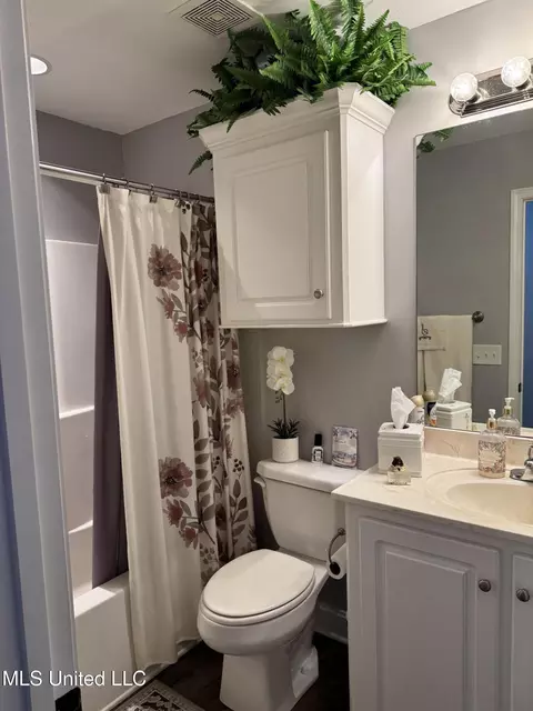 Bath - 1424 NE 1st Ave, Magee, MS 39111 photo 2 of 2