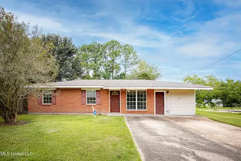 7646 Madison Dr, Biloxi, MS 39532