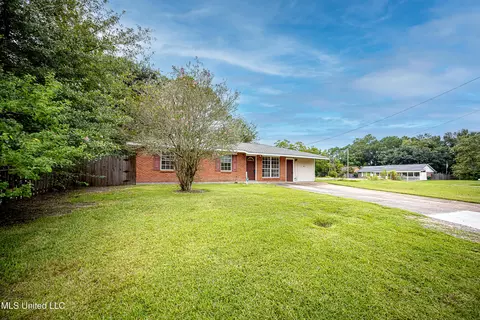 7646 Madison Dr, Biloxi, MS 39532