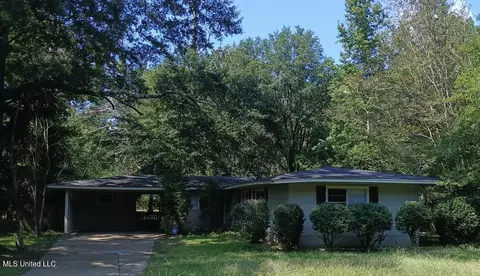 304 Colonial Cir, Jackson, MS 39211 photo 1