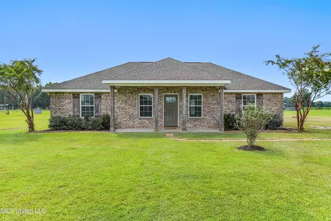 114 Crepemyrtle Ln, Lucedale, MS 39452