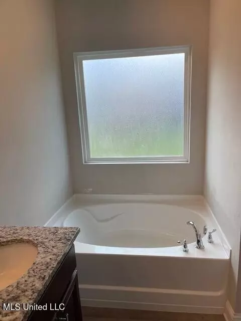 Bath - 15610 Ridge Ct, Biloxi, MS 39532 photo 3 of 5