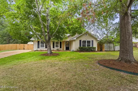 511 Olympic Dr, Flowood, MS 39232