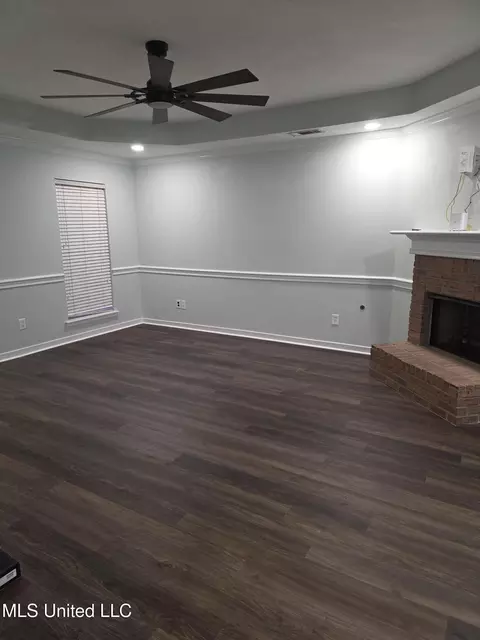 Living - 563 Eaglewood Dr, Florence, MS 39073 photo 2 of 2