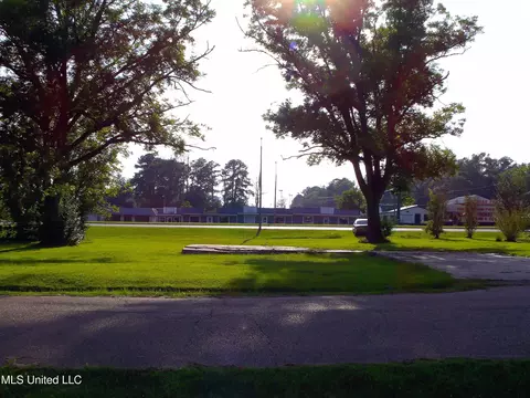 Southwest Street, Forest, MS 39074