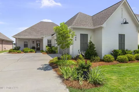 144 Herons Bay Cir, Madison, MS 39110